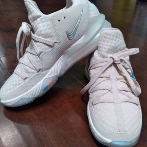 Nike LeBron 17 Low EP Light Cream